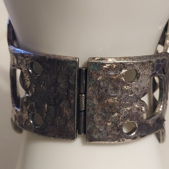 Zentall Hammered Metal Bangle Cuff Hinge Bracelet - Picture 4 of 7